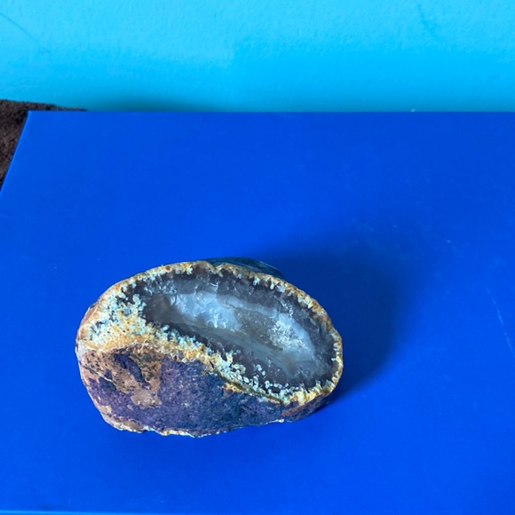 Blue Agate Geode - Picture 4 of 4